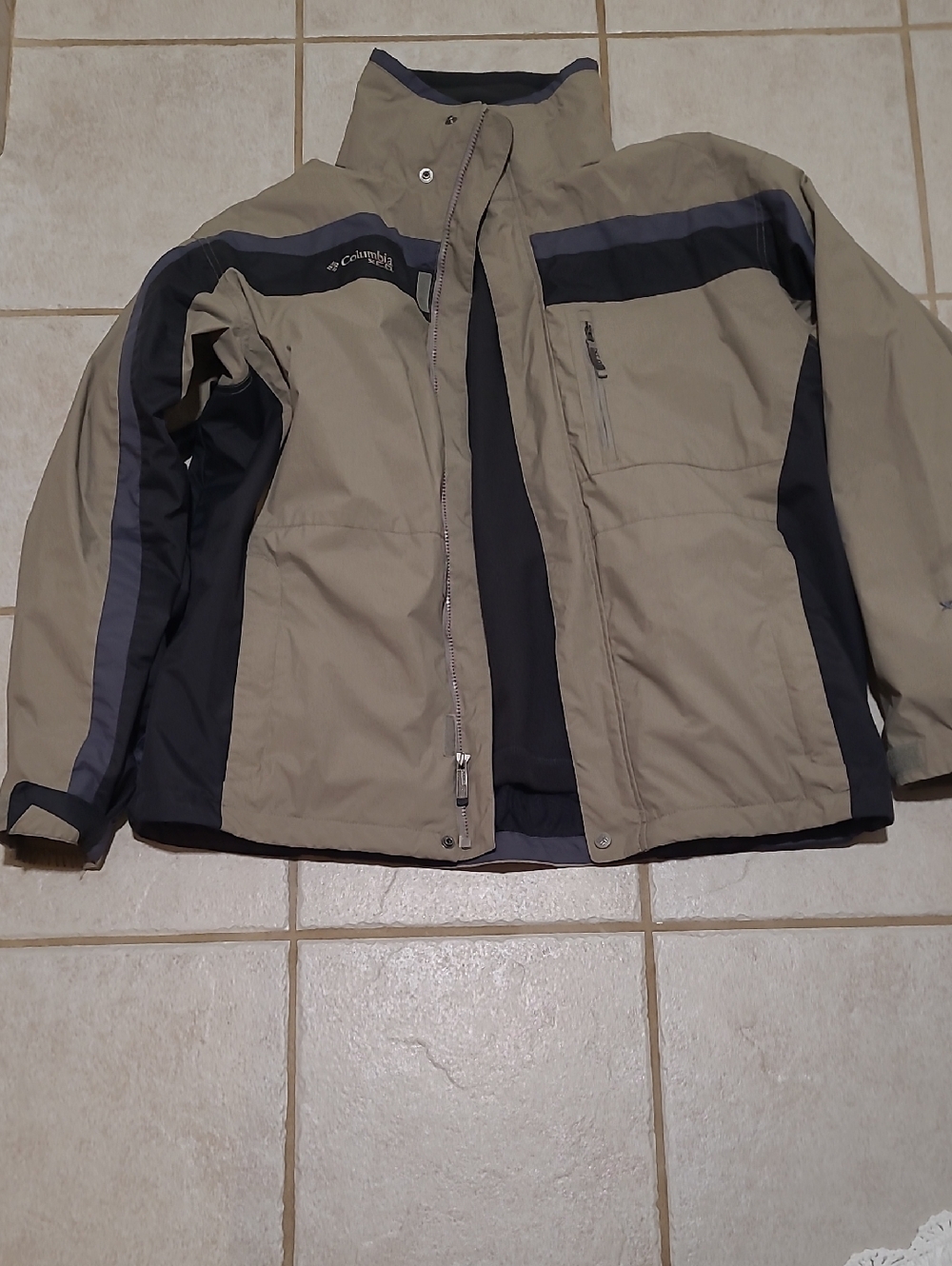 Columbia Men's Tan and Black Ski Jacket